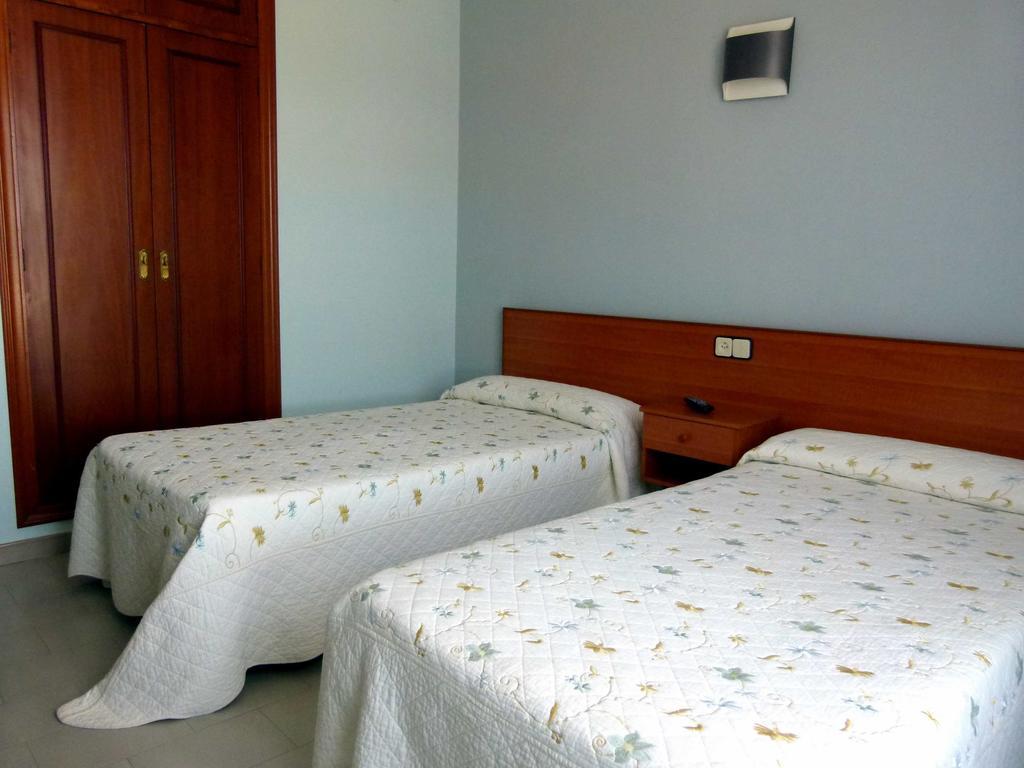 Hostal Chiquin Тапия-де-Касарьего Экстерьер фото